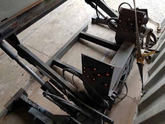 ขายลิฟท์ท้ายมีเนียมไฮดอรลิก 4 กระบอกเก่านอก