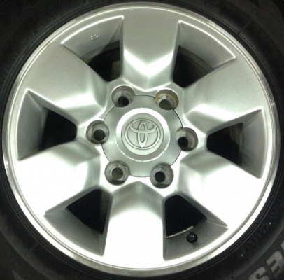 แม็ก Totota Vigo Prerunner พร้อมยาง 205-70-15 แม็ก Totota Vigo Prerunner พร้อมยาง 205-70-15