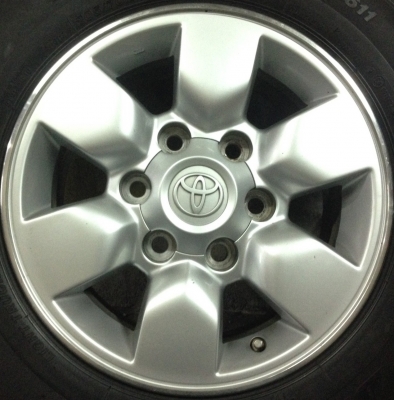 แม็ก Totota Vigo Prerunner พร้อมยาง 205-70-15 แม็ก Totota Vigo Prerunner พร้อมยาง 205-70-15