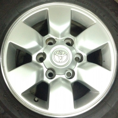 แม็ก Totota Vigo Prerunner พร้อมยาง 205-70-15 แม็ก Totota Vigo Prerunner พร้อมยาง 205-70-15