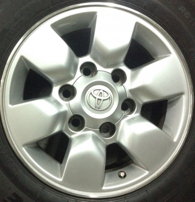 แม็ก Totota Vigo Prerunner พร้อมยาง 205-70-15 แม็ก Totota Vigo Prerunner พร้อมยาง 205-70-15