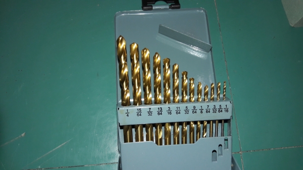 ขายดอกสว่านชุดชุบไทเทเนียมชุด13ดอก กล่องเหล็กสวยงาม EAGLE ONE made in Taiwan.