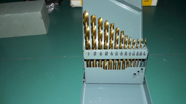 ขายดอกสว่านชุดชุบไทเทเนียมชุด13ดอก กล่องเหล็กสวยงาม EAGLE ONE made in Taiwan.