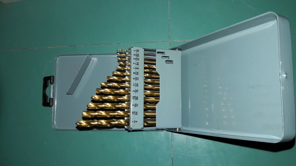 ขายดอกสว่านชุดชุบไทเทเนียมชุด13ดอก กล่องเหล็กสวยงาม EAGLE ONE made in Taiwan.