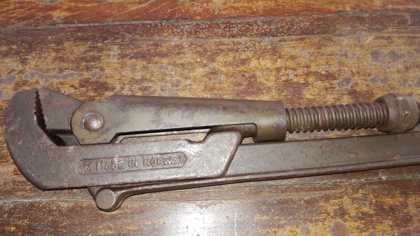 ขายคอม้านอร์เวย์เก่าเหล็กดีKONGSBERG MADE IN NORWAY.ขนาดปากจับ2.5"