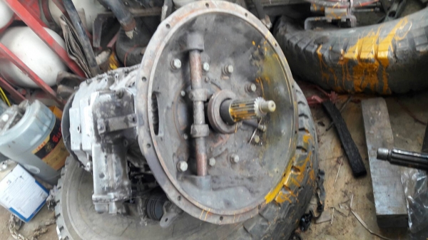 ขายเกียร์  NISSAN เครื่อง PE6 Turbo ราคาขาย ลูกล่ะ 28,000 บาท