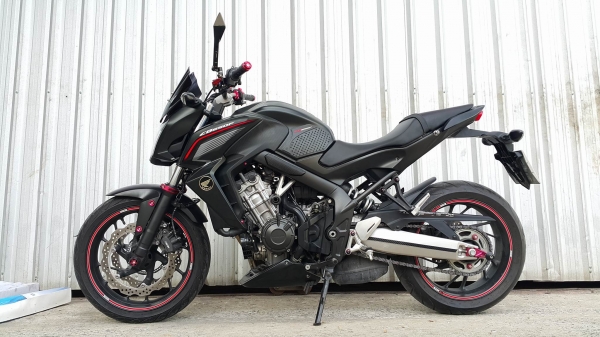 CB650F สวยสวรรค์ ปีสดๆ 2015 วิ่งน้อยมากมีประกันศูนย์ ต่อรองได้คับ
