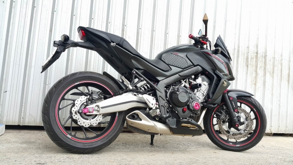 CB650F สวยสวรรค์ ปีสดๆ 2015 วิ่งน้อยมากมีประกันศูนย์ ต่อรองได้คับ