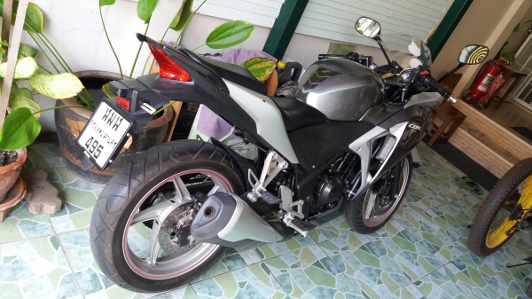 ขาย CBR 250 ปี54 ไมล์ 6พันกว่าๆ สภาพดีมากๆครับ