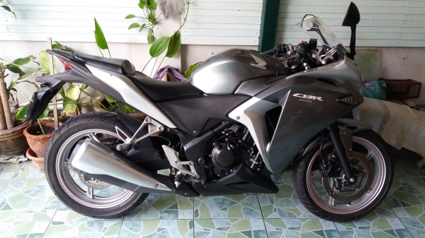 ขาย CBR 250 ปี54 ไมล์ 6พันกว่าๆ สภาพดีมากๆครับ