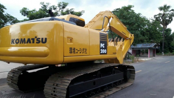 ขายแบล็คโฮ KOMATSU PC200 รุ่น6 รถสวย พร้อมใช้งาน พร้อมเล่มทะเบียน เข้ามาลองรถก่อนได้ รถสภาพเต็ม มาลอง!!! ราคาต่อรองได้ 062-3344799