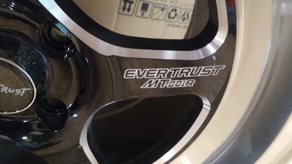 ขายล้อใหม่ WELD ขอบ15 4 รู100 กว้าง8 ET20