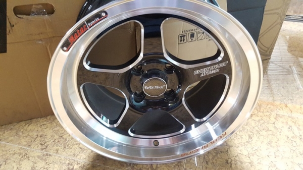 ขายล้อใหม่ WELD ขอบ15 4 รู100 กว้าง8 ET20