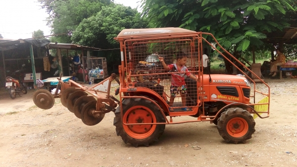 ขายB2420พร้อมโครงกันอ้อยและผาน