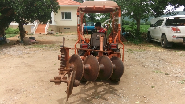 ขายB2420พร้อมโครงกันอ้อยและผาน