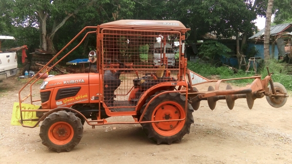 ขายB2420พร้อมโครงกันอ้อยและผาน