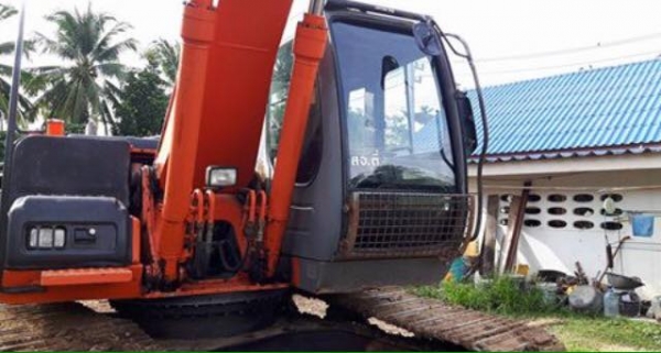 ขาย!! >>> Hitachi Zx200 รุ่น 1 <<< รถพร้อมใช้งาน เอกสารพร้อม
