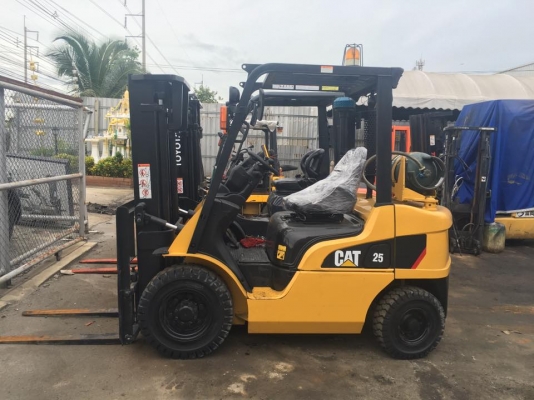ขายโฟล์คลิฟท์ราคาเบาๆ ยี่ห้อ Cat รุ่นล่าสุด!! ยกน้ำหนัก 2.5 ตัน 3 เมตร เกียร์ออโต้ เครื่องยนต์เบนซิน/แก๊ส มีสวิทสลับใช้งานได้ดีทั้ง 2 ระบบ เครื่องเกียร์ดีมาก รถปี 2012 ใหม่มากๆ มีรับประกันหลังการขายครับ ^^