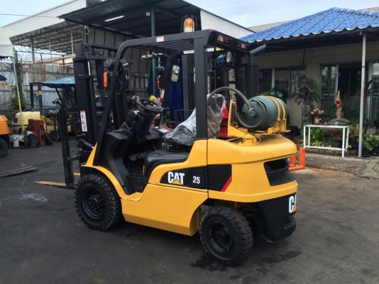 ขายโฟล์คลิฟท์ราคาเบาๆ ยี่ห้อ Cat รุ่นล่าสุด!! ยกน้ำหนัก 2.5 ตัน 3 เมตร เกียร์ออโต้ เครื่องยนต์เบนซิน/แก๊ส มีสวิทสลับใช้งานได้ดีทั้ง 2 ระบบ เครื่องเกียร์ดีมาก รถปี 2012 ใหม่มากๆ มีรับประกันหลังการขายครับ ^^