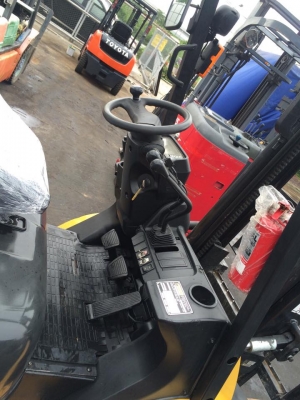 ขายโฟล์คลิฟท์ราคาเบาๆ ยี่ห้อ Cat รุ่นล่าสุด!! ยกน้ำหนัก 2.5 ตัน 3 เมตร เกียร์ออโต้ เครื่องยนต์เบนซิน/แก๊ส มีสวิทสลับใช้งานได้ดีทั้ง 2 ระบบ เครื่องเกียร์ดีมาก รถปี 2012 ใหม่มากๆ มีรับประกันหลังการขายครับ ^^