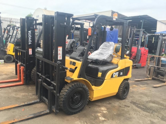 ขายโฟล์คลิฟท์ราคาเบาๆ ยี่ห้อ Cat รุ่นล่าสุด!! ยกน้ำหนัก 2.5 ตัน 3 เมตร เกียร์ออโต้ เครื่องยนต์เบนซิน/แก๊ส มีสวิทสลับใช้งานได้ดีทั้ง 2 ระบบ เครื่องเกียร์ดีมาก รถปี 2012 ใหม่มากๆ มีรับประกันหลังการขายครับ ^^