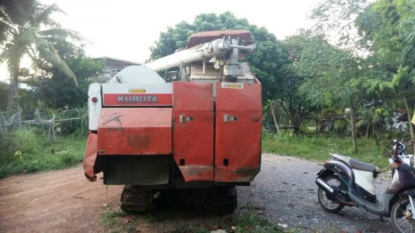 ขายรถเกี่ยวข้าว KUBOTA DC68G ปี54 สภาพพร้อมใช้งาน เอกสารเล่มทะเบียนพร้อมโอน ราคา240,000 สนใจโทร 090-8588220คุณนะ 093-3258446คุณบิว หรือเข้าดูสินค้าอื่นๆได้ที่ www.narong2truck.com หรือ www.truck.in.th/498 หรือเพจFacebook ณรงค์ ซื้อขายรถมือสอง (เว็บไซต์ส่ว