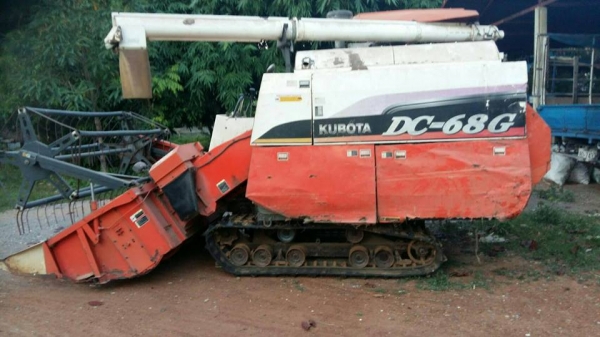 ขายรถเกี่ยวข้าว KUBOTA DC68G ปี54 สภาพพร้อมใช้งาน เอกสารเล่มทะเบียนพร้อมโอน ราคา240,000 สนใจโทร 090-8588220คุณนะ 093-3258446คุณบิว หรือเข้าดูสินค้าอื่นๆได้ที่ www.narong2truck.com หรือ www.truck.in.th/498 หรือเพจFacebook ณรงค์ ซื้อขายรถมือสอง (เว็บไซต์ส่ว