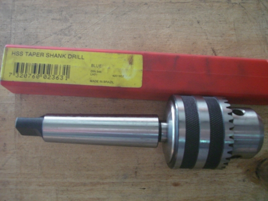 ด่วนลดราคาสุด ๆค่ะ* สว่านแท่นเจาะและต๊าปเกลียว( Milling M20)ตั้งพื้นออโต 2 ระบบในเครื่องเดียวจากไต้หวัน M20 ไฟ380ยี่ห้อDHXMC-VERTEXรุ่นZ5030VF.