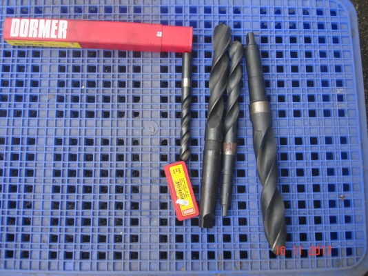 ด่วนลดราคาสุด ๆค่ะ* สว่านแท่นเจาะและต๊าปเกลียว( Milling M20)ตั้งพื้นออโต 2 ระบบในเครื่องเดียวจากไต้หวัน M20 ไฟ380ยี่ห้อDHXMC-VERTEXรุ่นZ5030VF.