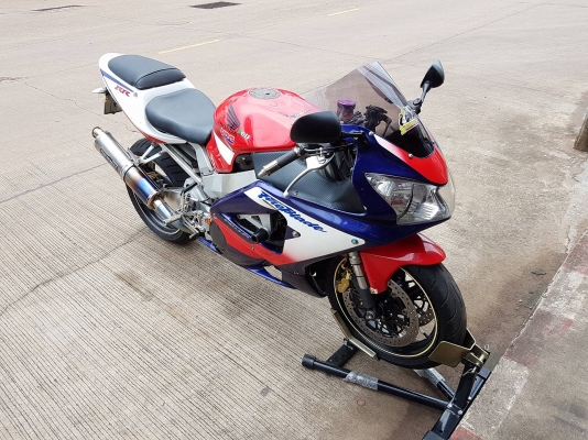 ขายคับ HONDA CBR929 ปี2001 ท่อแต่งฟลูไทเทเนียม เกียร์โยง ยางเต็ม ทะเบียนสวยพร้อมโอนไม่ขาดต่อ ราคา 135000 บาท ส่งได้ทั่วไทยคับ สนใจติดต่อ 081-0578282 FACEBOOK ชาญณรงค์ ป๊อป ชัยอมฤต ไอดีไลน์ POPBIGBIKESAKON คับ สนใจรถสวย ถูก ดี ต้อง POP BIGBIKE SAKONNAKHON