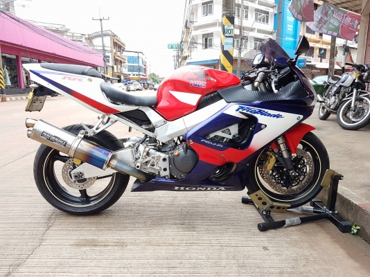 ขายคับ HONDA CBR929 ปี2001 ท่อแต่งฟลูไทเทเนียม เกียร์โยง ยางเต็ม ทะเบียนสวยพร้อมโอนไม่ขาดต่อ ราคา 135000 บาท ส่งได้ทั่วไทยคับ สนใจติดต่อ 081-0578282 FACEBOOK ชาญณรงค์ ป๊อป ชัยอมฤต ไอดีไลน์ POPBIGBIKESAKON คับ สนใจรถสวย ถูก ดี ต้อง POP BIGBIKE SAKONNAKHON
