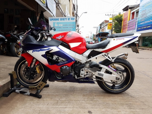 ขายคับ HONDA CBR929 ปี2001 ท่อแต่งฟลูไทเทเนียม เกียร์โยง ยางเต็ม ทะเบียนสวยพร้อมโอนไม่ขาดต่อ ราคา 135000 บาท ส่งได้ทั่วไทยคับ สนใจติดต่อ 081-0578282 FACEBOOK ชาญณรงค์ ป๊อป ชัยอมฤต ไอดีไลน์ POPBIGBIKESAKON คับ สนใจรถสวย ถูก ดี ต้อง POP BIGBIKE SAKONNAKHON