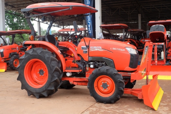 รถไถรุ่น L3608SP ใบมีด + ผาน 1 ตัว ดาวน์ 10,000 บาท โทร089-0111624