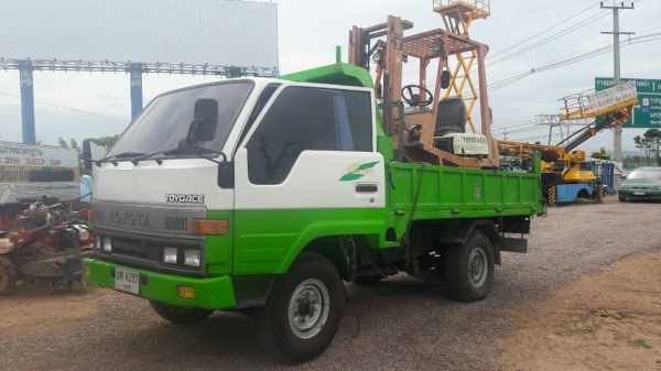 จัดส่งไปอีกตัวครับกับ รถยก โฟล์คลิฟต์  TOYOTA 1.5  ตัน ให้ลูกค้า เพชรบุรีไปใช้ครับ