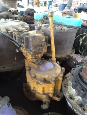 โป๊ะสวิง komatsu pc120-3 เก่า ราคา 45,000 บาท โป๊ะสวิง komatsu pc120-3 เก่า ราคา 45,000 บาท