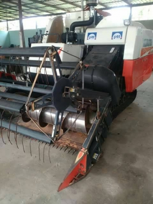 รถเกี่ยวคูโบต้า dc70 รองกระสอบไมค์น้อยปี 57 พร้อมใช้สวยเล่มทะเบียนพร้อมโอน