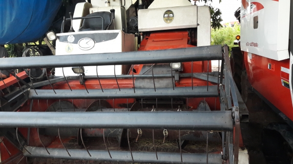 รถเกี่ยวข้าวคูโบต้า  DC 60 plusปี  54  นิ้วสปริง  พร้อมโอน