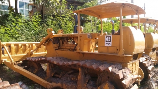 ขายรถแทรกเตอร์ D-5-D ตีนเป็ดช่วงล่าง สวยรถพร้อมใช้งาน