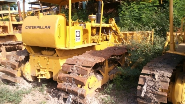 ขายรถแทรกเตอร์ D-5-D ตีนเป็ดช่วงล่าง สวยรถพร้อมใช้งาน