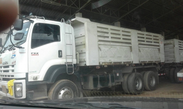 ขายด่วน!!รถบรรทุก 10 ล้อ Isuzu 360 สีขาวปี 2555 ราคา 2,200,000 บาท ติดต่อ เคน 086-1173074