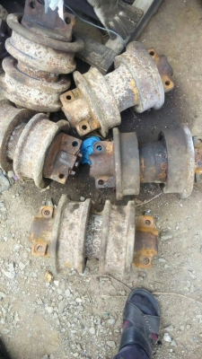 ขายลอนเลอร์ และขายันล้อนำ รถแทรกเตอร์ โคมัสสุ D-50 สภาพสวยของเก่าญี่ปุ่น ของแท้ครับ