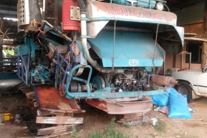 ขายรถเกี่ยวข้าว1คัน+รถเทลเลอร์1 คัน ใช้งานนาปี เจ้าของขายเอง