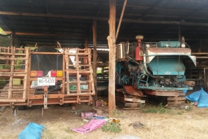 ขายรถเกี่ยวข้าว1คัน+รถเทลเลอร์1 คัน ใช้งานนาปี เจ้าของขายเอง