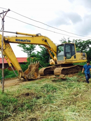 Komatsu 200รุ่น8 เล่มทะเบียน. ทำงาน10400ชม สภาพสวยๆๆพร้อมใช้
