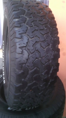 ขายยาง บีเอฟขนาด 31 10.5 R15 ปี 11 ราคา 6000 บาท สนใจ 081-143-9463