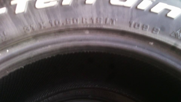 ขายยาง บีเอฟขนาด 31 10.5 R15 ปี 11 ราคา 6000 บาท สนใจ 081-143-9463