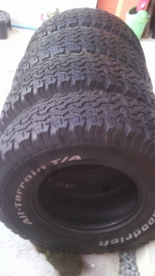 ขายยาง บีเอฟขนาด 31 10.5 R15 ปี 11 ราคา 6000 บาท สนใจ 081-143-9463