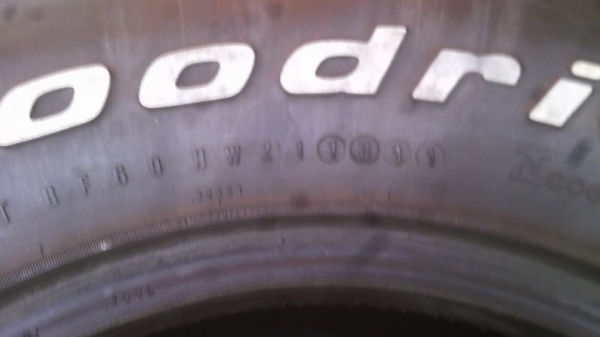 ขายยาง บีเอฟขนาด 31 10.5 R15 ปี 11 ราคา 6000 บาท สนใจ 081-143-9463