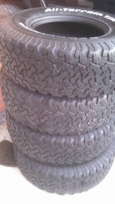 ขายยาง บีเอฟขนาด 31 10.5 R15 ปี 11 ราคา 6000 บาท สนใจ 081-143-9463