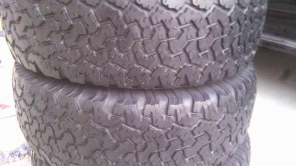 ขายยาง บีเอฟขนาด 31 10.5 R15 ปี 11 ราคา 6000 บาท สนใจ 081-143-9463